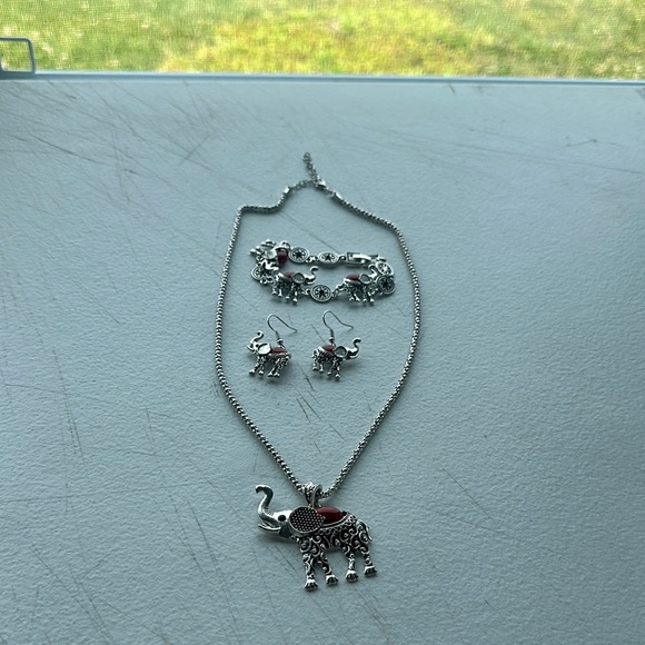 Elephant Charm Silver Jewelry Set - Picture 3 of 3